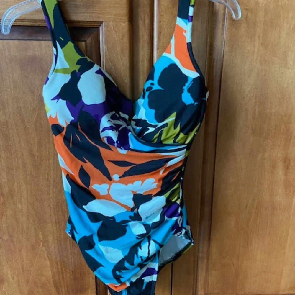 Miraclesuit Women's Patterned Padded One-Piece Size 12 Retail $168 - Picture 1 of 5